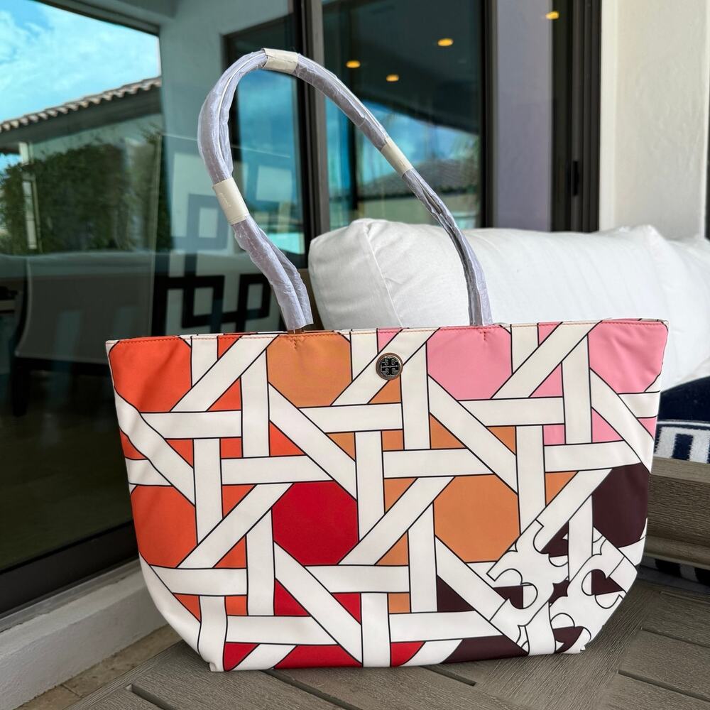Limited‼️Tory Burch Nylon Large Tote 176043 $320